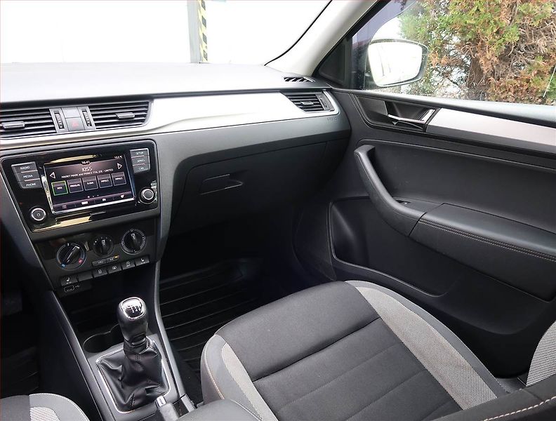 Škoda Rapid (2019) 1.0 TSI, Park. senzory - fotka 8 z 18