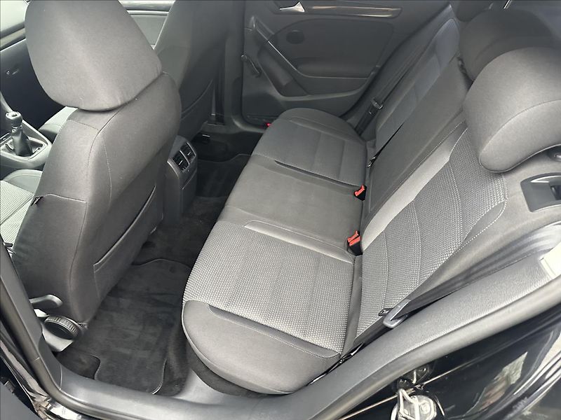 Volkswagen Golf 1,6 MPI - fotka 13 z 20