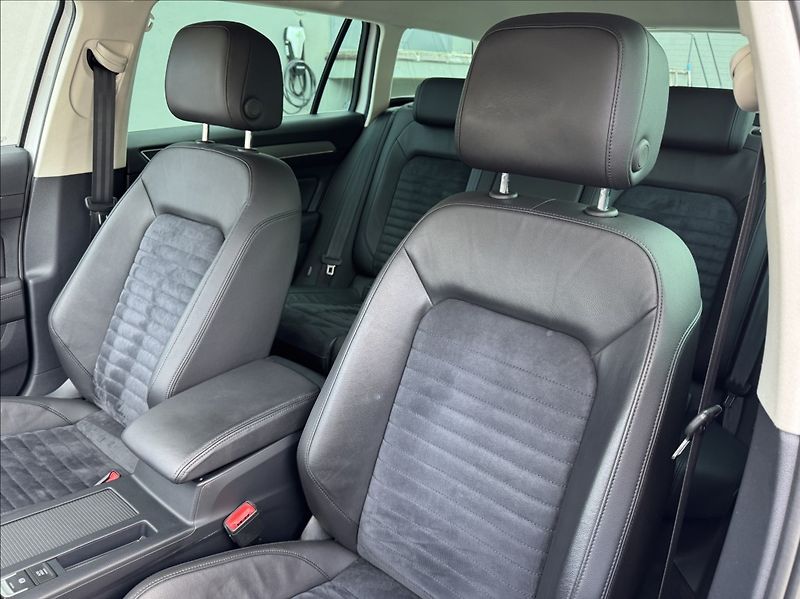 Volkswagen Passat 2,0 TDI HIGHLINE DPH 1.maj ČR - fotka 21 z 50