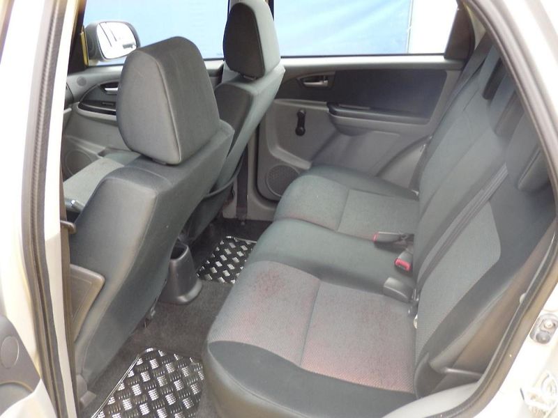 Suzuki SX4 1,9 DDis 88KW - fotka 9 z 16