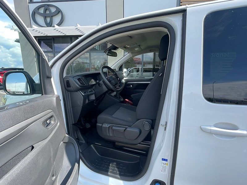 Toyota ProAce Verso 2.0 D-4D L2 MT Business 8S - fotka 9 z 23