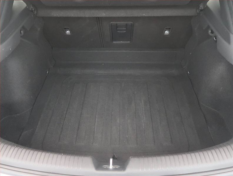 Hyundai i30 (2018) Style 1.4 T-GDI, Automat - fotka 14 z 17