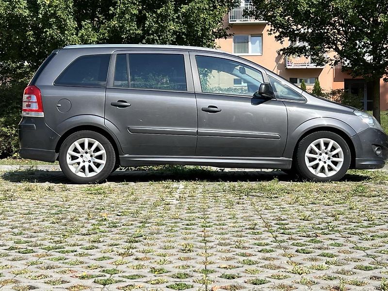 Opel Zafira (2012) - fotka 5 z 21