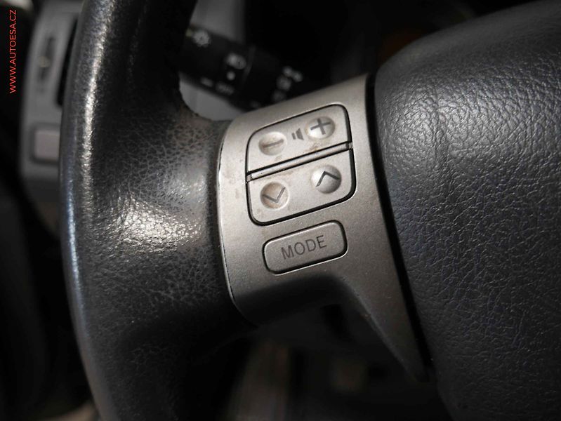 Toyota Auris (2007) 1.6 VVT-i, ČR, AC - fotka 16 z 20