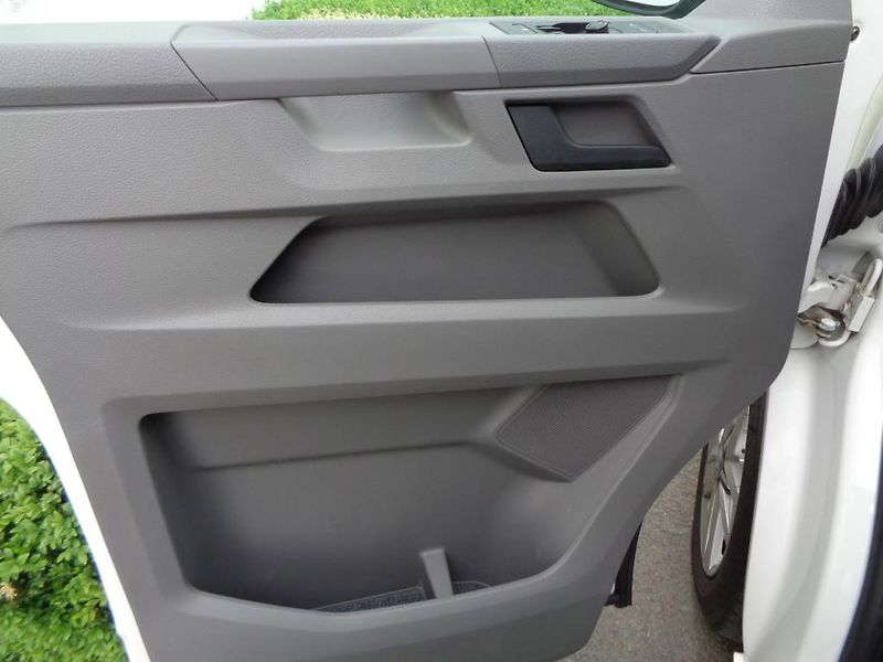 Volkswagen Caravelle 2.0 TDI Comfortline 110kW A7 - fotka 11 z 24