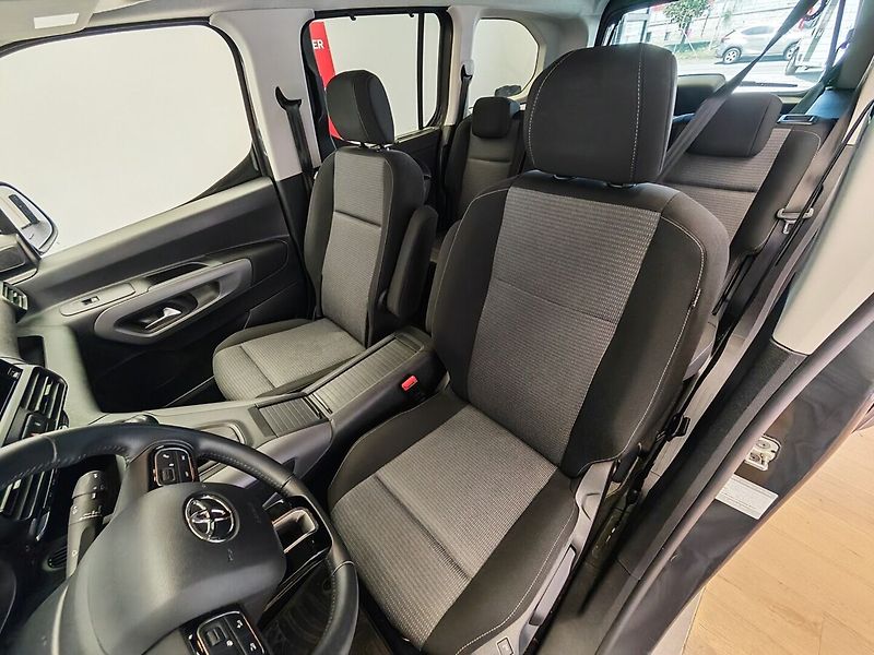 Toyota ProAce City 1.2T 110k  Family - fotka 12 z 35