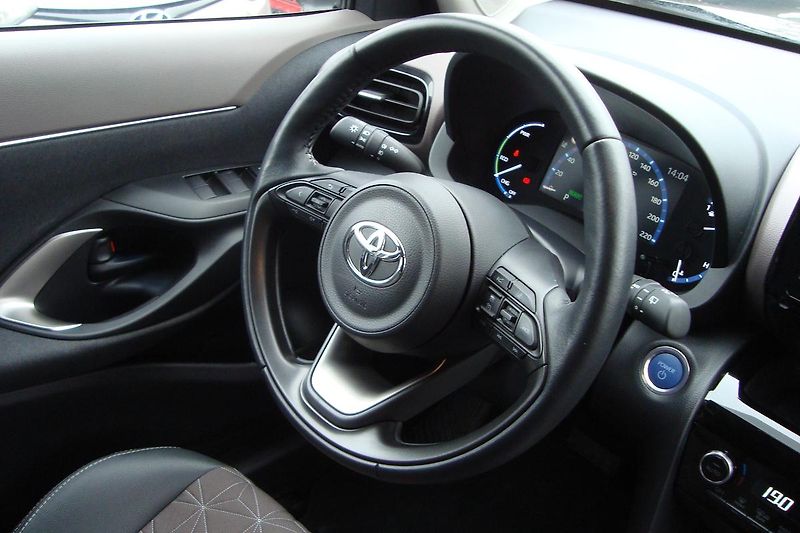 Toyota Yaris Cross (2024) 1.5 Hybrid,ČR,1.Maj.Exetucive - fotka 47 z 83