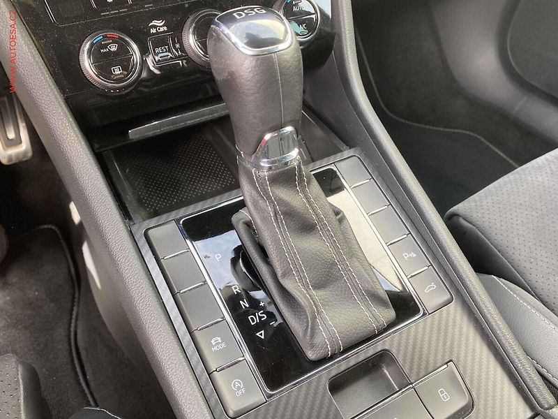Škoda Superb (2021) 2.0 TDi, SportLine, DSG, LED - fotka 17 z 20