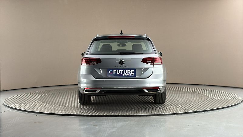Volkswagen Passat 2.0 TDI DSG Elegance Variant - fotka 5 z 27