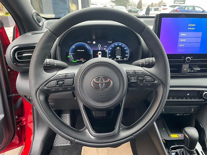 Toyota Yaris 1.5 HEV 130k Executive - fotka 16 z 24