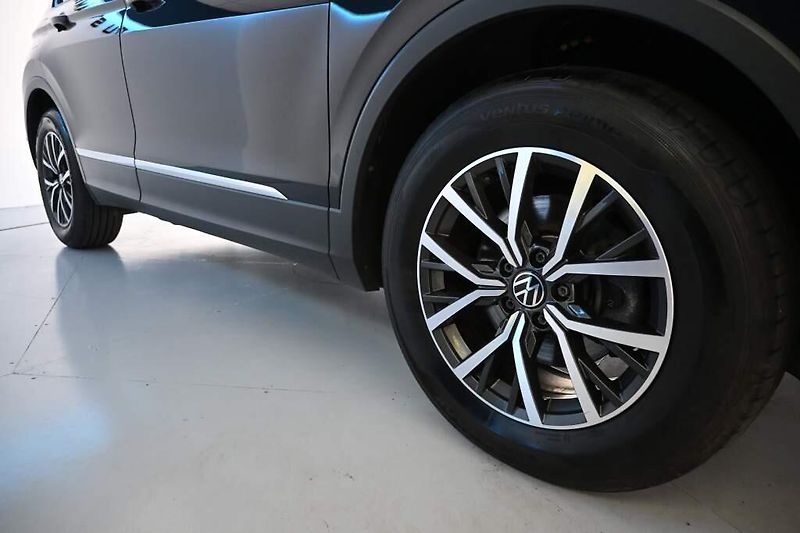 Volkswagen Tiguan (2023) 2.0 LIFE DSG LED ACC Tažné TDI - fotka 34 z 35