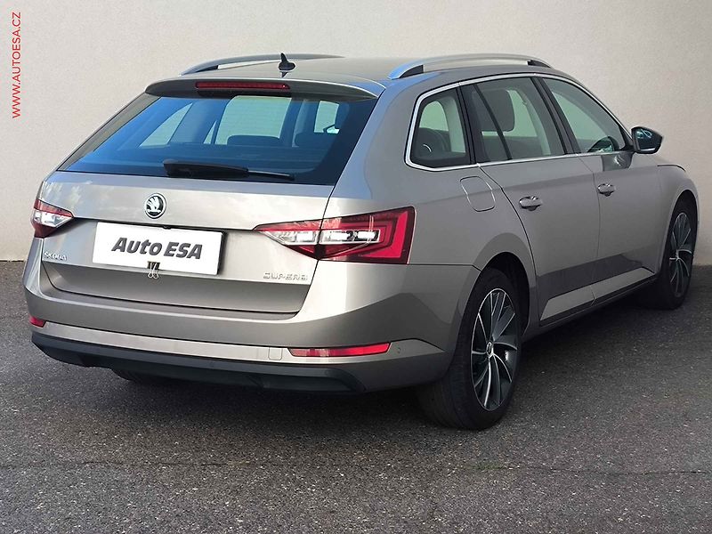 Škoda Superb (2017) 1.8 TSi, ČR, Style, DSG - fotka 4 z 17