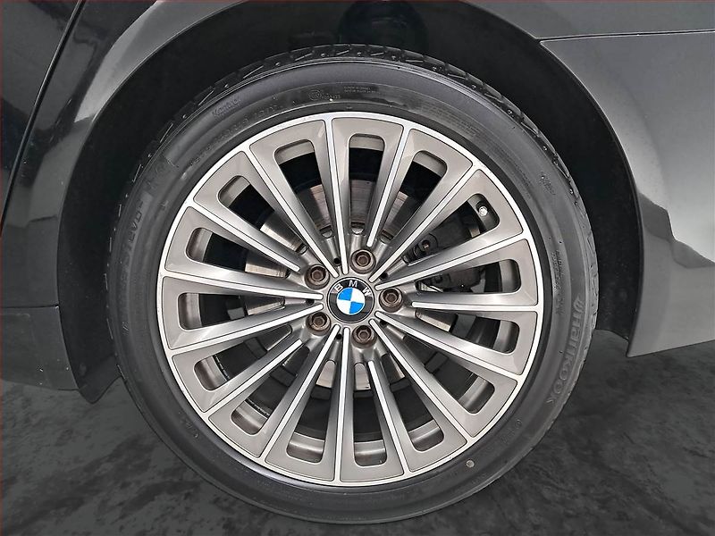 BMW Řada 7 (2012) 740d xDrive, 4X4, Automat - fotka 15 z 21
