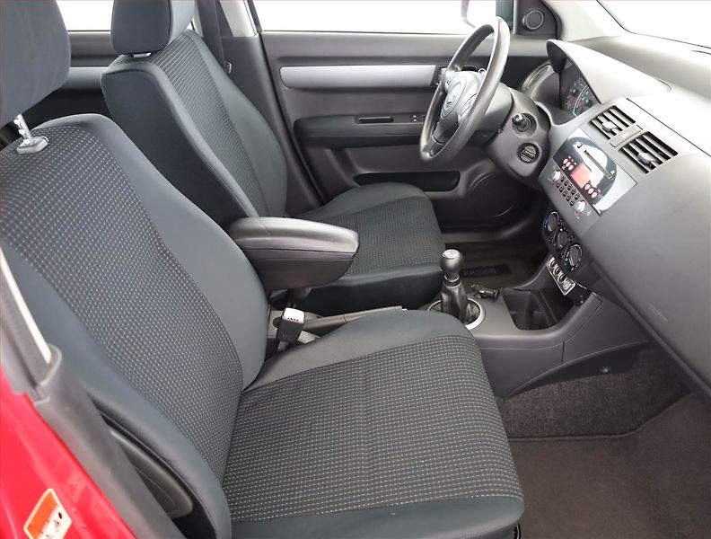 Suzuki Swift (2005) 1.3, nová STK, plně pojízdný - fotka 7 z 15