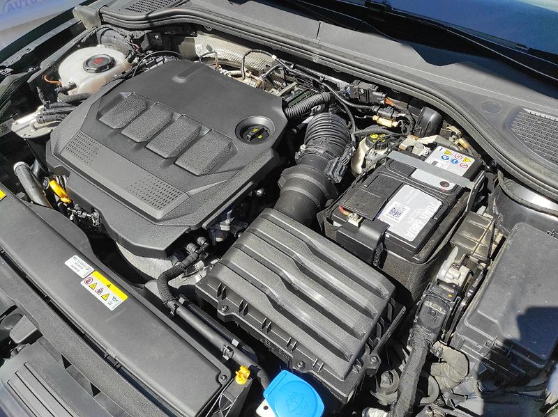 Volkswagen Golf 2,0TDi 110kW, Style, ČR, - fotka 43 z 59