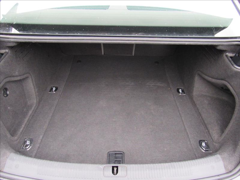 Audi A4 2,0 TDI 110kW Sedan - fotka 28 z 34