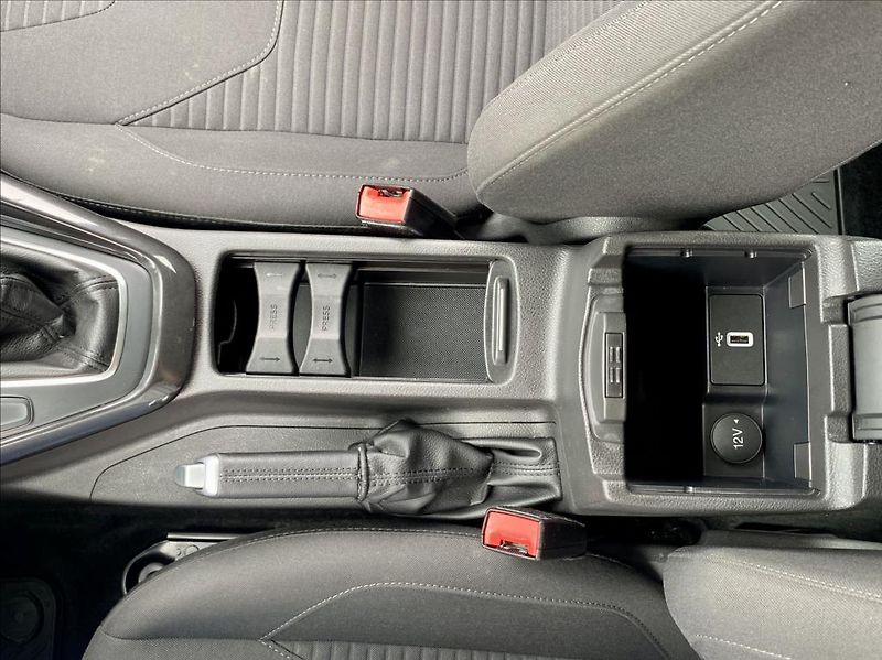 Ford Focus 1,5 TDCi NAVI VÝHŘEV - fotka 36 z 43