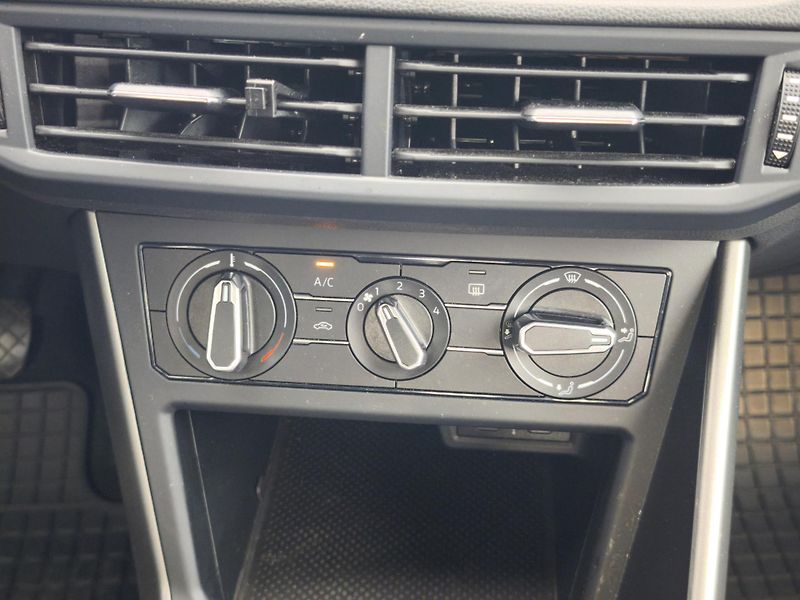 Volkswagen Polo 2020 ČR 1.0 MPI 59kW - fotka 13 z 25