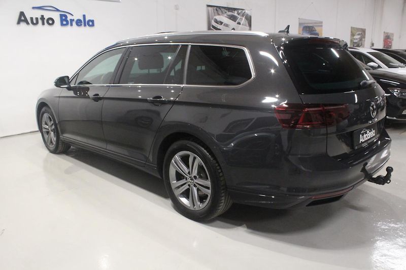 Volkswagen Passat (2021) 2.0TDI DSG Info display Matrix - fotka 10 z 43