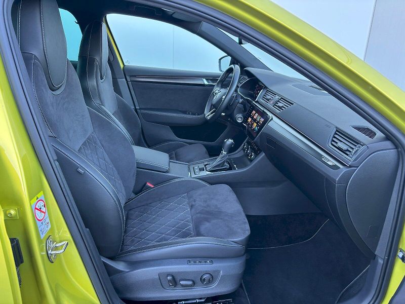Škoda Superb (2021) 2.0 TSI 140kW SportLine - fotka 29 z 35