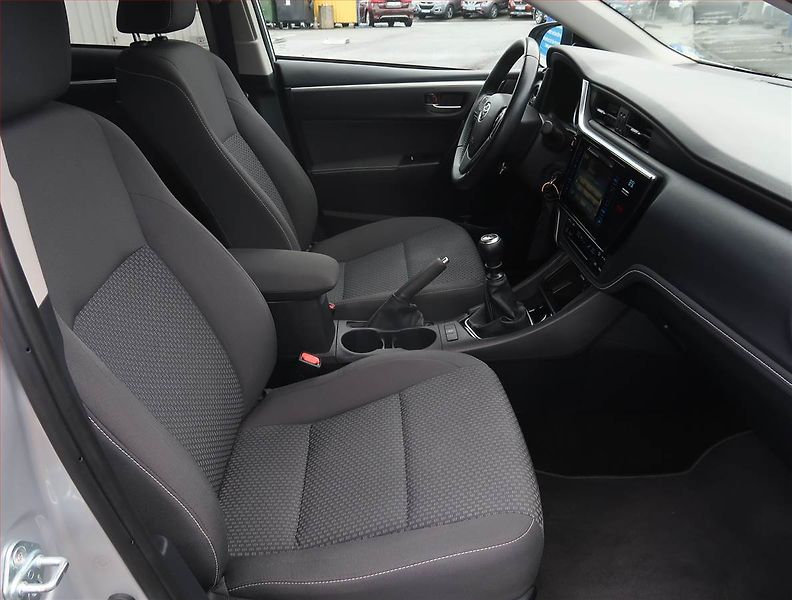 Toyota Corolla (2018) 1.6 Valvematic, ČR,1.maj - fotka 9 z 21