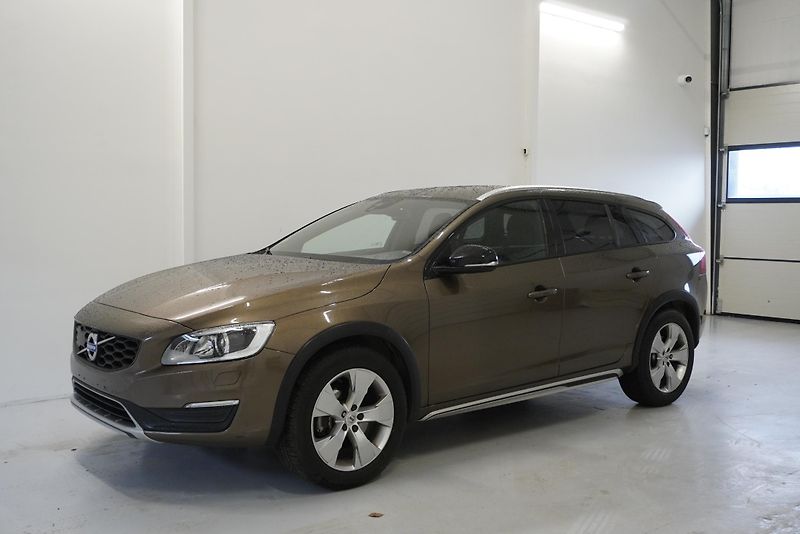 Volvo V60 (2016)  D4 MOMENTUM - fotka 1 z 24