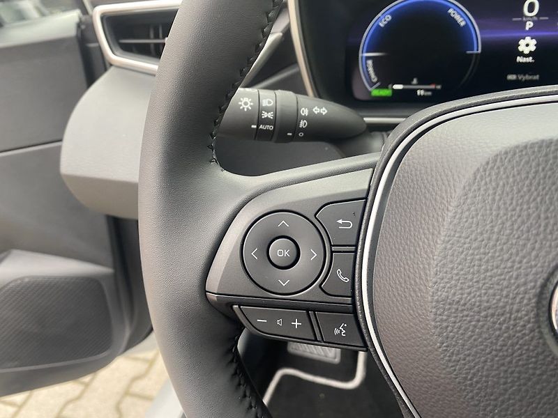 Toyota Corolla 1.8 Hybrid Comfort Tech - fotka 20 z 24