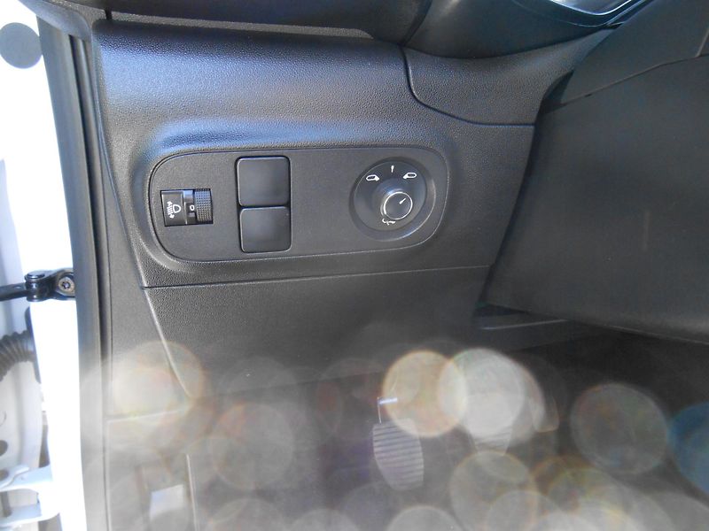 Citroën C3 1.5HDi,6kvalt, Full led - fotka 28 z 40