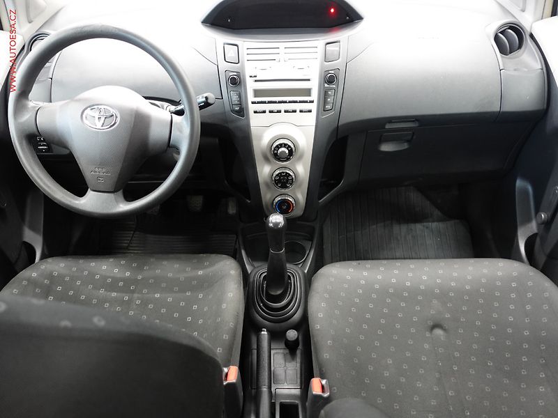 Toyota Yaris (2007) 1.1VVT-i, ČR, AC - fotka 8 z 17