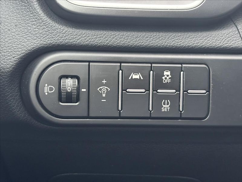 Kia Ceed 1,5 TGDi TOP ZÁRUKA CARPLAY - fotka 32 z 42