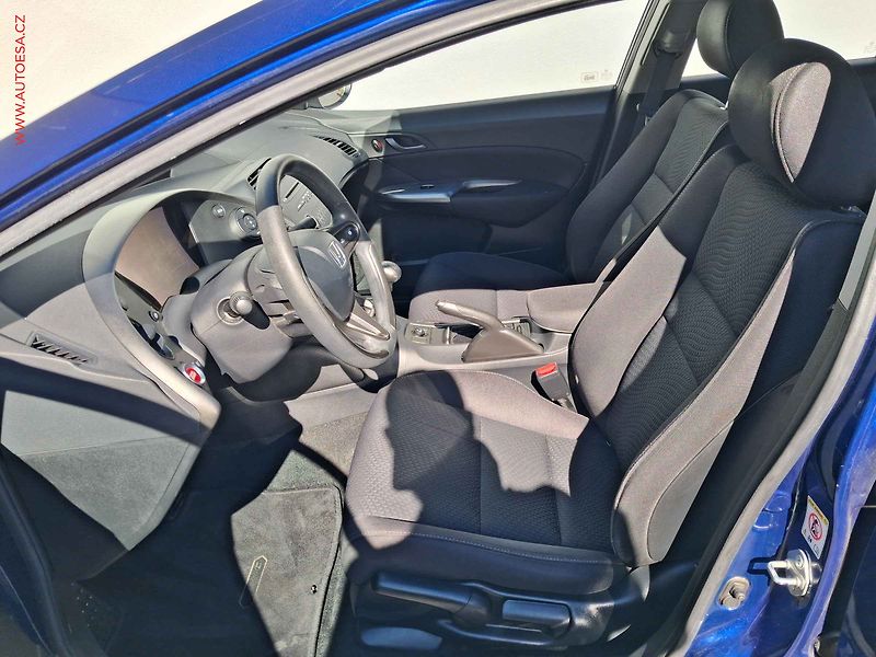Honda Civic (2008) 1.4 i-VTEC, ČR, AC, tempo - fotka 9 z 16