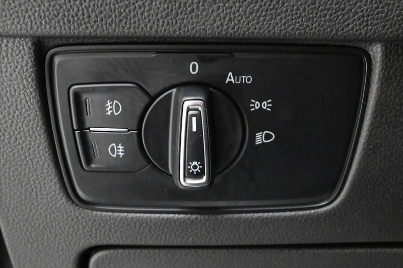 Volkswagen Passat 2,0 TDI 110 kW DSG Business Zá - fotka 27 z 31