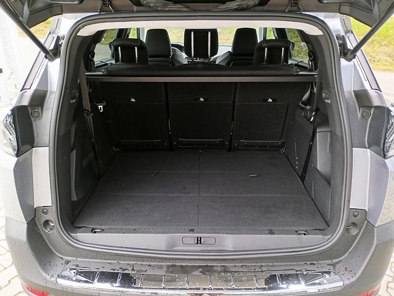 Peugeot 5008 (2021) ALLURE PACK PureTech 130 EAT8 - fotka 8 z 24