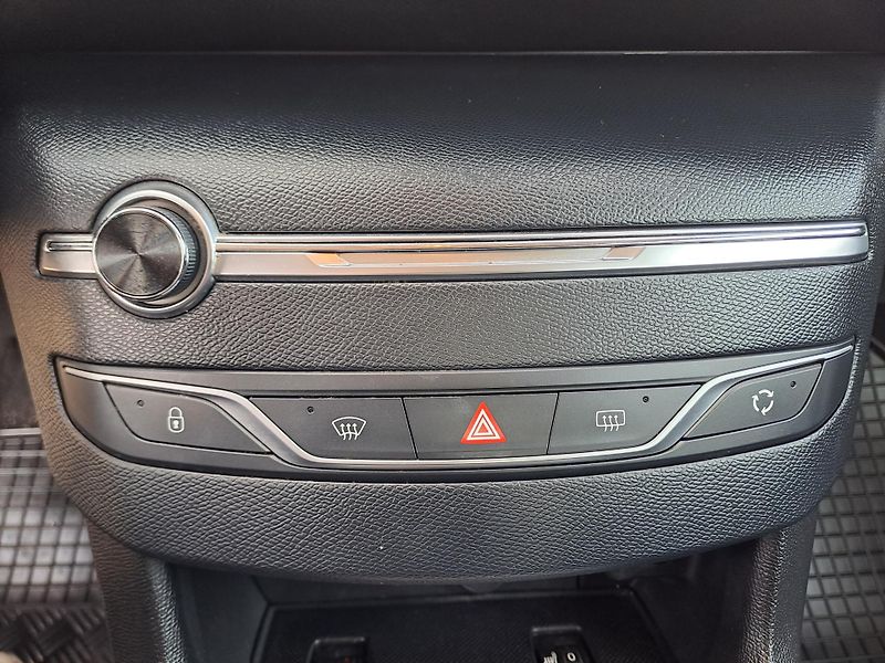 Peugeot 308 (2018) 1.6 HDi SERVISKA PĚKNÝ STAV - fotka 23 z 31