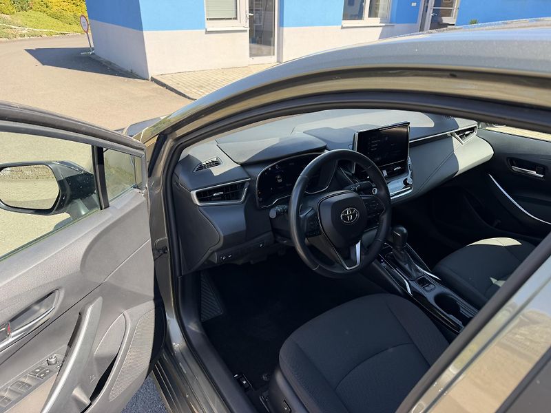 Toyota Corolla 1,5i 92kW automat  - fotka 10 z 20