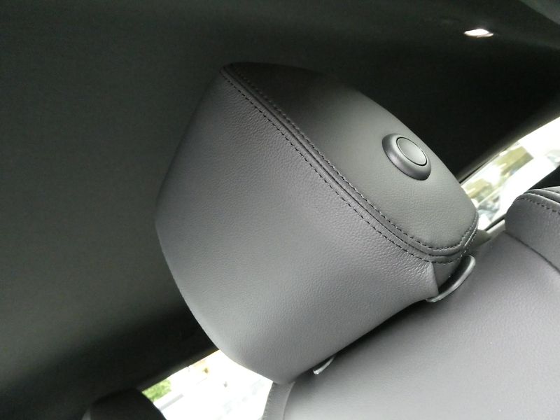 Land Rover Range Rover Evoque 1,5 Dynamic SE P270e - fotka 11 z 37