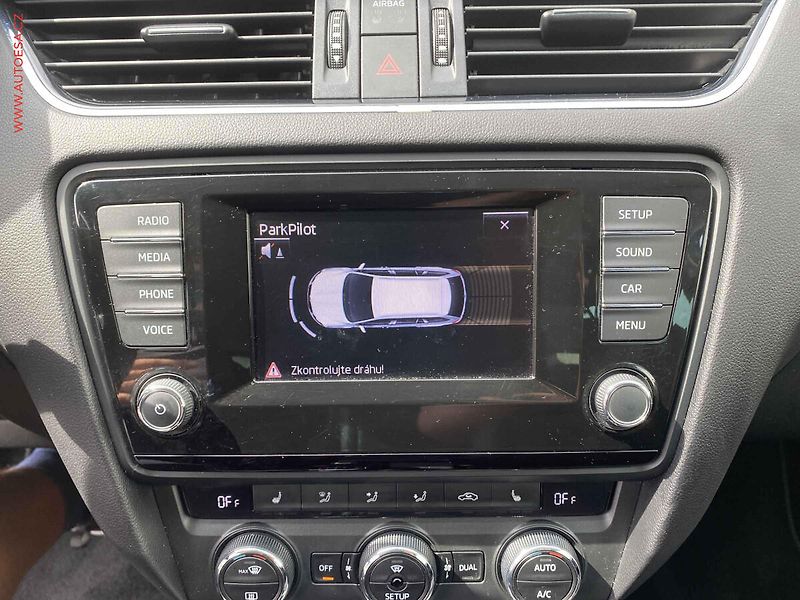 Škoda Octavia (2013) 2.0 TDi, Elegance - fotka 17 z 17
