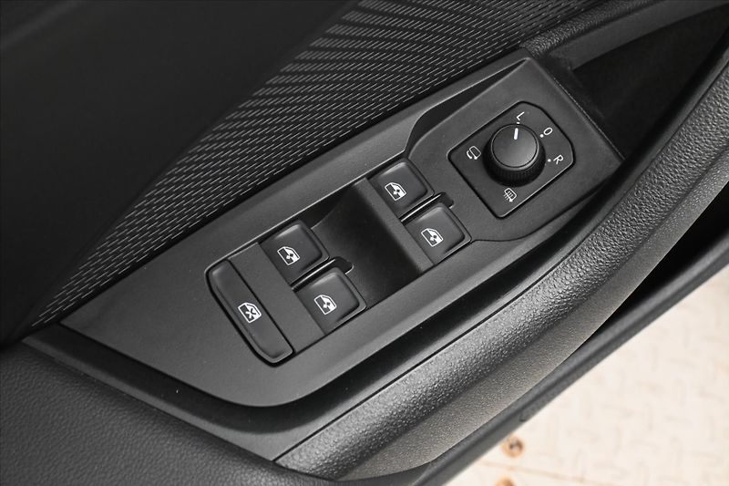 Škoda Octavia 2,0 TDI 110 kW DSG 4x4 NAVI Zá - fotka 25 z 30