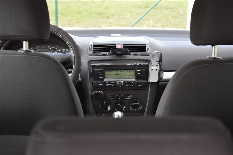 Škoda Octavia 2,0 TDi 103kw 4x4 2 SADY KOL - fotka 15 z 36