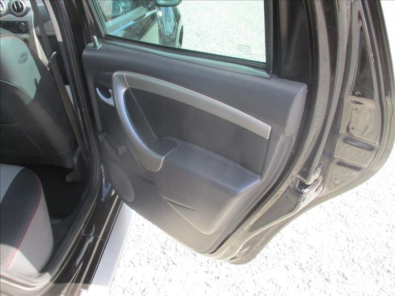 Dacia Duster 1,5 DCi, klima,serviska,tažné, - fotka 12 z 33