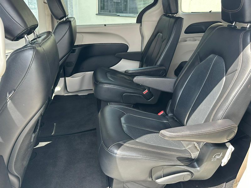 Chrysler Pacifica (2019) 3.6i, 214KW, BLIS - fotka 12 z 26