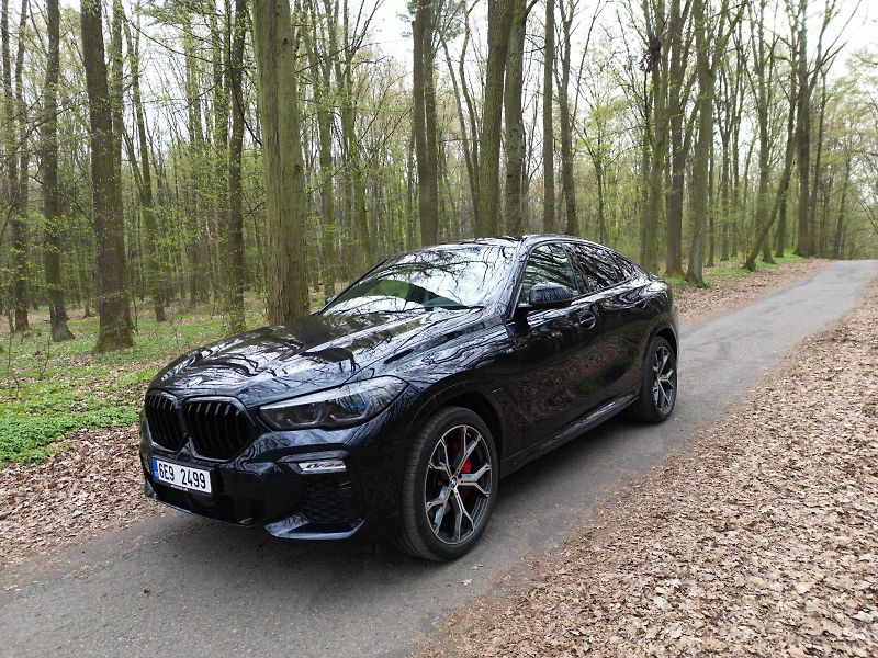BMW X6 (2021) BMW X6, xDrive40i MAX VÝBAVA!! - fotka 2 z 13