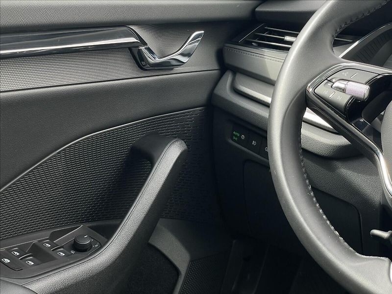 Škoda Octavia 2,0 TDI Combi Ambition Plus KE - fotka 14 z 23