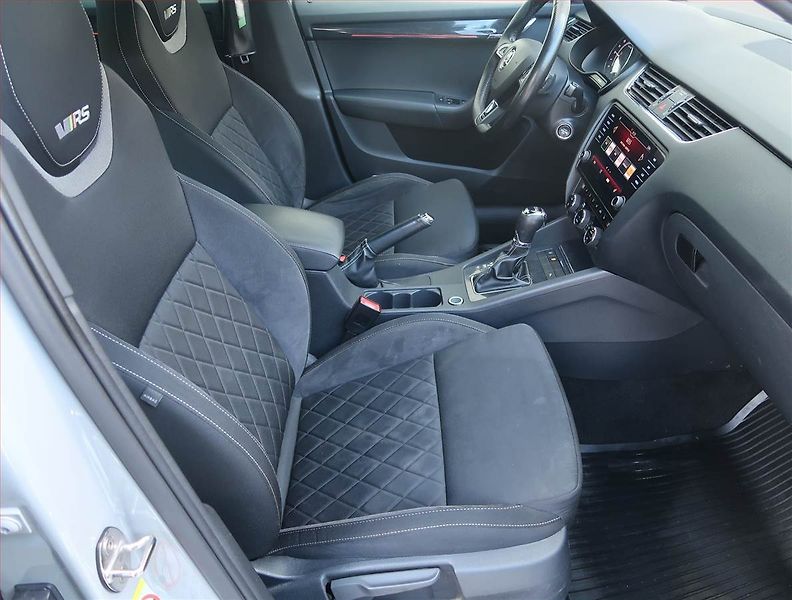 Škoda Octavia (2018) RS 2.0 TDI 4x4 DSG, 4X4 - fotka 9 z 21