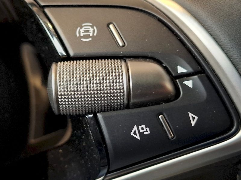 Škoda Karoq (2024) SELECTION TD 85/2.0 M6F - fotka 28 z 47