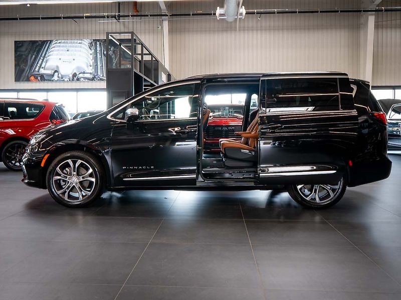 Chrysler Pacifica (2026) 3.6 V6 Pinnacle AWD 2x LCD - fotka 3 z 42