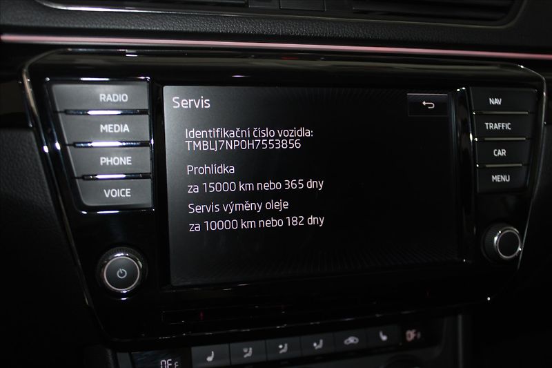 Škoda Superb TDi DSG 4x4 L&K ACC/Canton - fotka 24 z 31