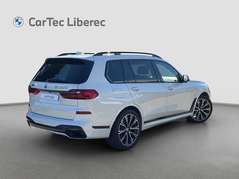 BMW X7 xDrive40d - fotka 3 z 11