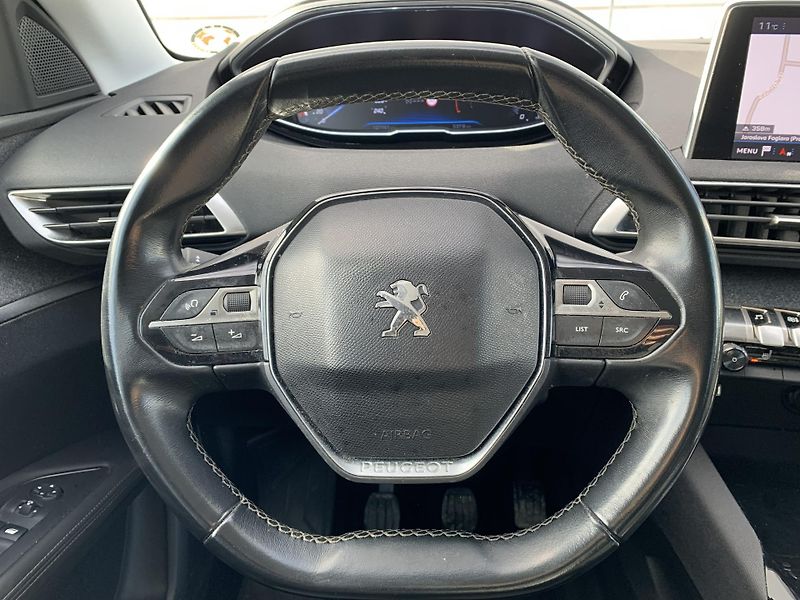 Peugeot 3008 ALLURE 2.0 BlueHDi 110kW MAN6 - fotka 15 z 20