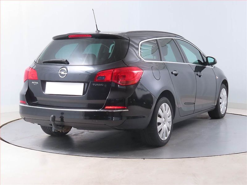 Opel Astra (2015) 1.4 T, Tempomat, Park. senzory - fotka 5 z 15